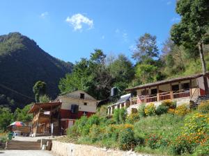 solid rock lodge and restaurant