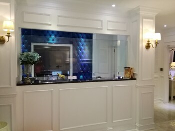 1 day car hotel station 18