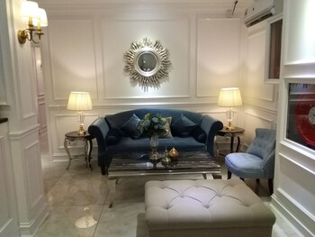 1 day car hotel station 18