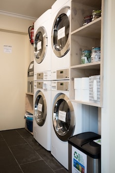 lomond lodge motel and apartments