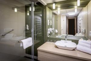 Nadas To Park Hotel,Monor>>Budapest,4 star