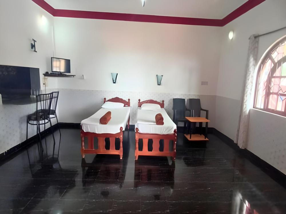 leon hide out guest house