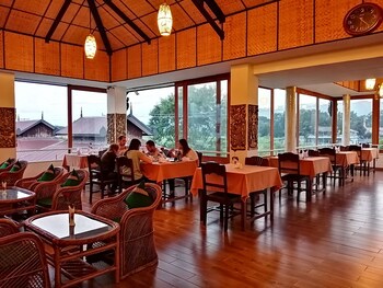 spring lodge inle