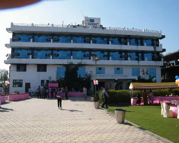 hotel gomti nandan palace