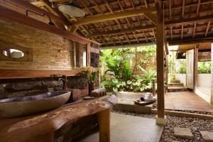 desa alamanis resort vila