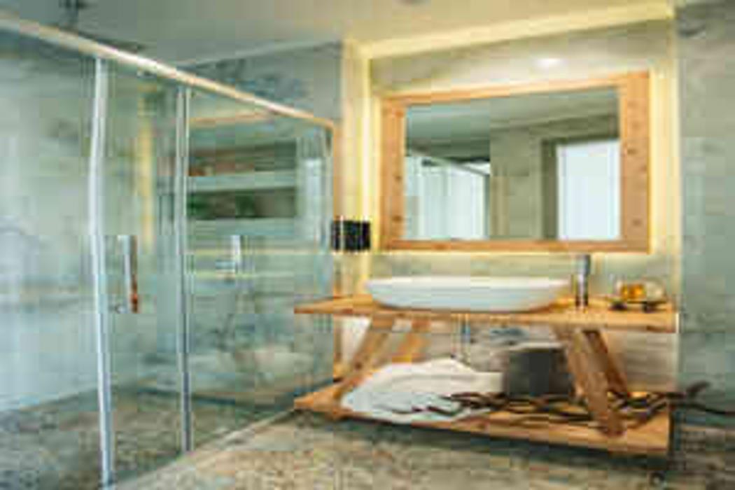 blue carpet luxury suites