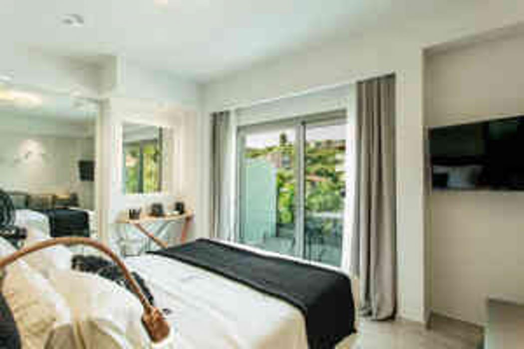 blue carpet luxury suites