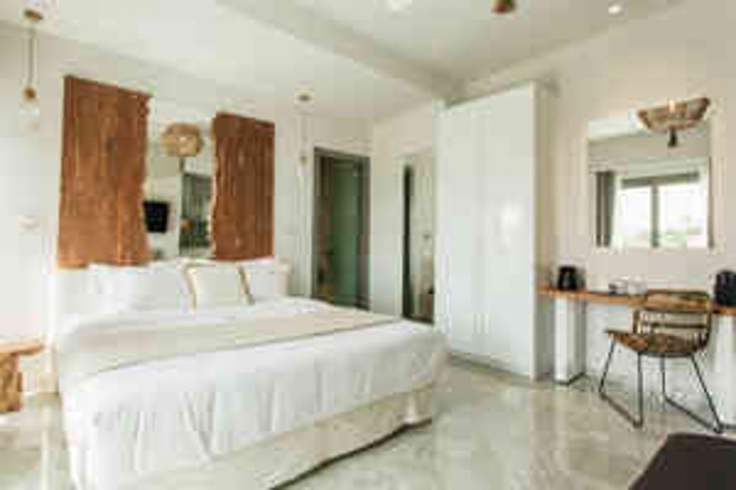 blue carpet luxury suites