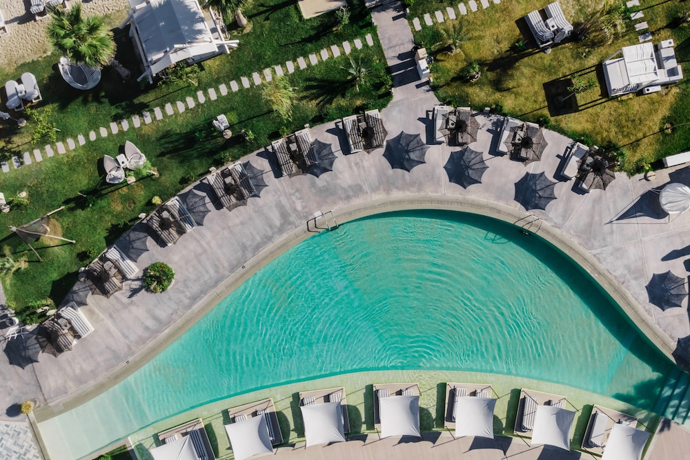 blue carpet luxury suites