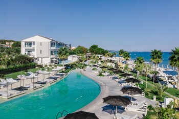 blue carpet luxury suites