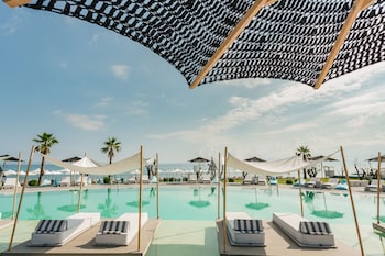 blue carpet luxury suites