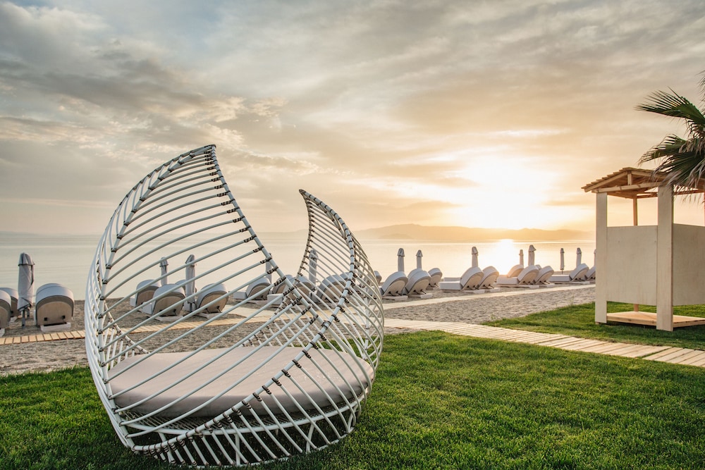 blue carpet luxury suites