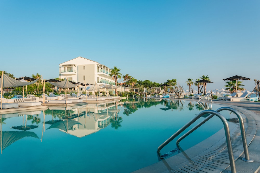 blue carpet luxury suites