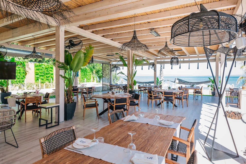 blue carpet luxury suites