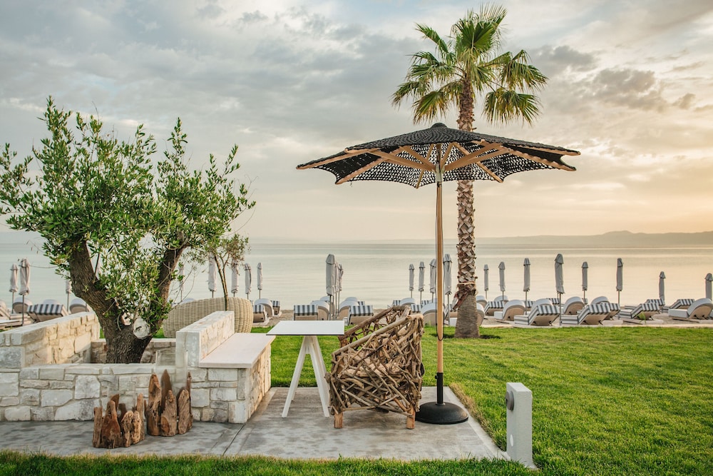 blue carpet luxury suites