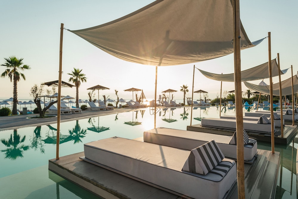 blue carpet luxury suites