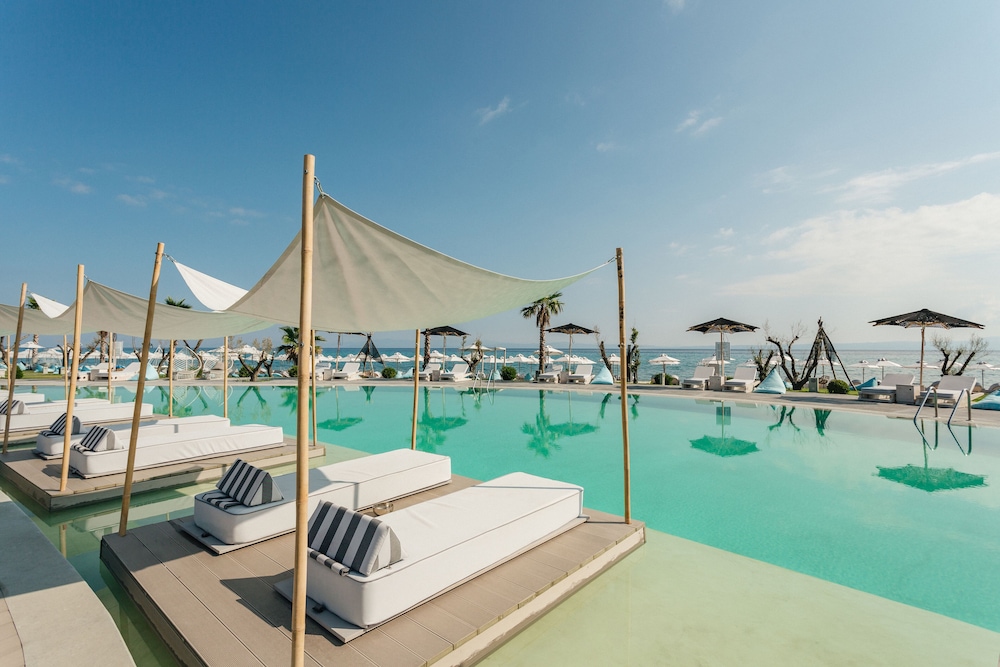 blue carpet luxury suites