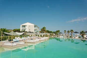 blue carpet luxury suites