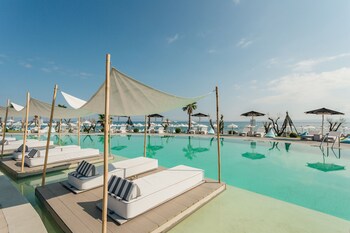 blue carpet luxury suites