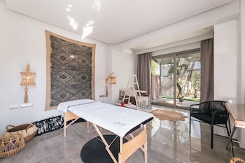 blue carpet luxury suites