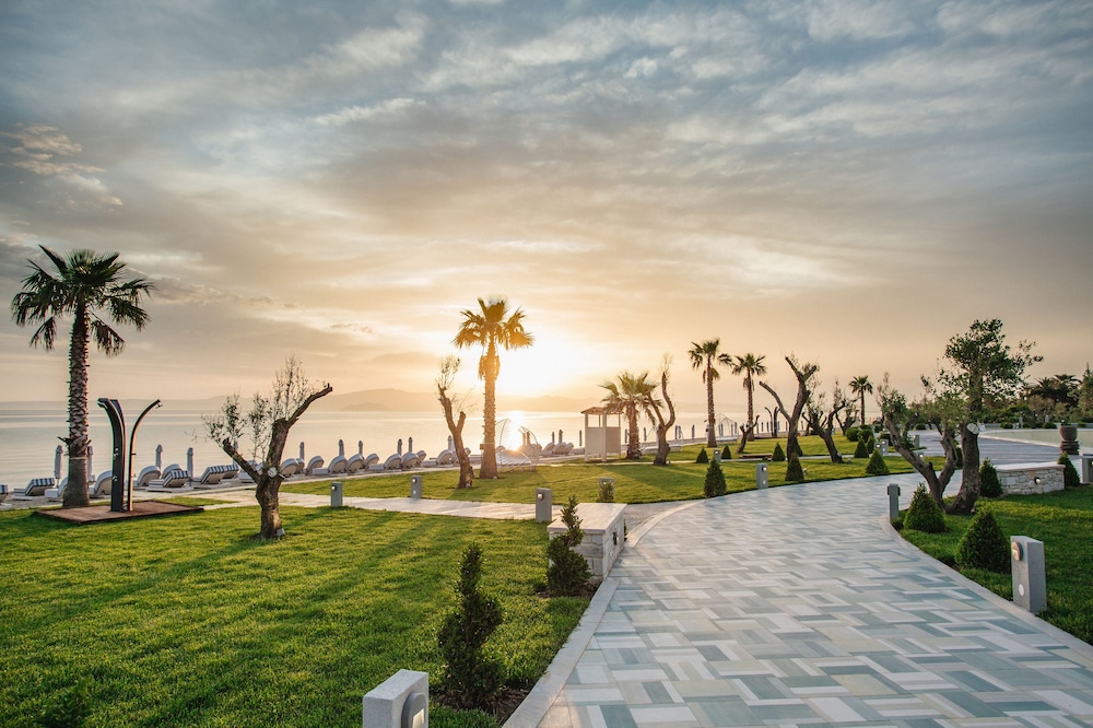 blue carpet luxury suites