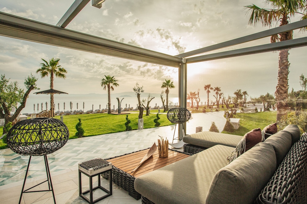 blue carpet luxury suites