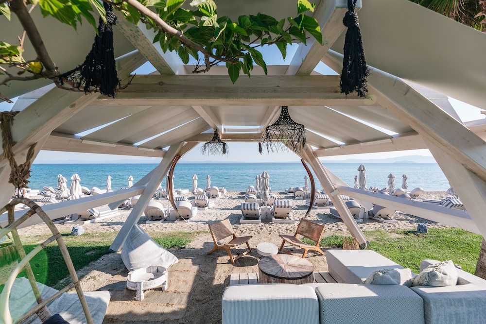 blue carpet luxury suites