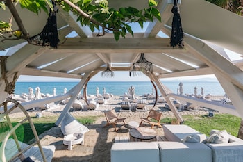 blue carpet luxury suites