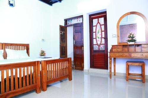 cotelac heritage lake resort alleppey