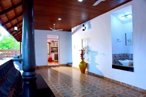 cotelac heritage lake resort alleppey