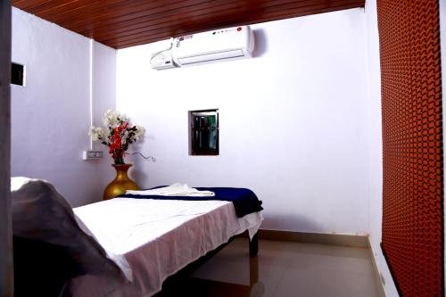 cotelac heritage lake resort alleppey