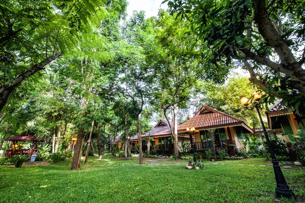 baan nam pen resort