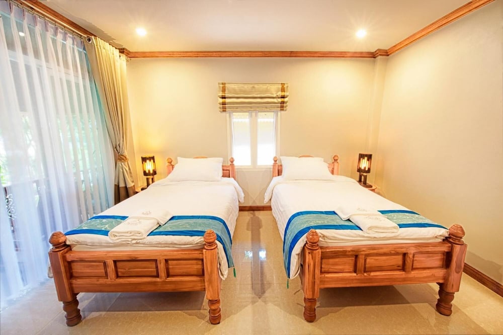 baan nam pen resort