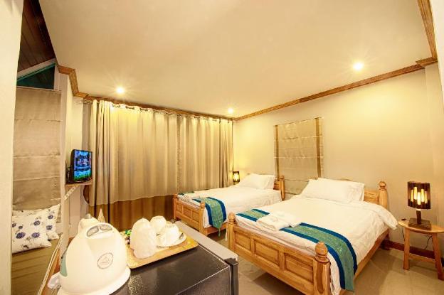 baan nam pen resort