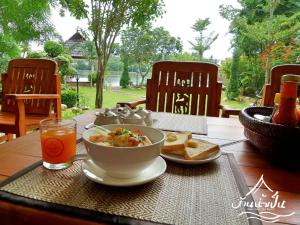 Baan Nam Pen Resort,Bang Khonthi>>Amphawa,3 star