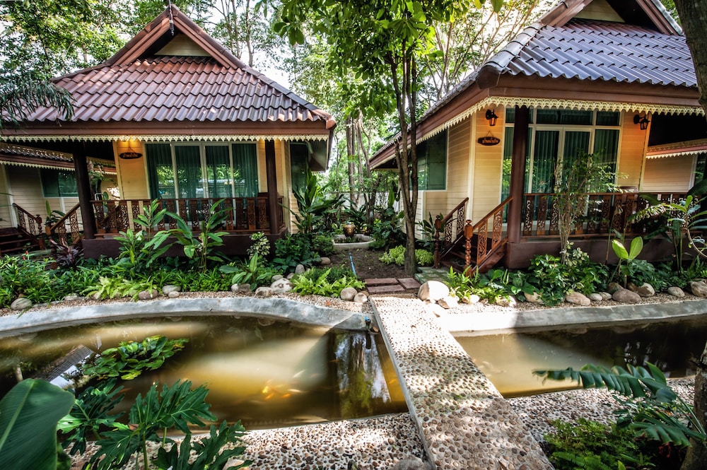 baan nam pen resort