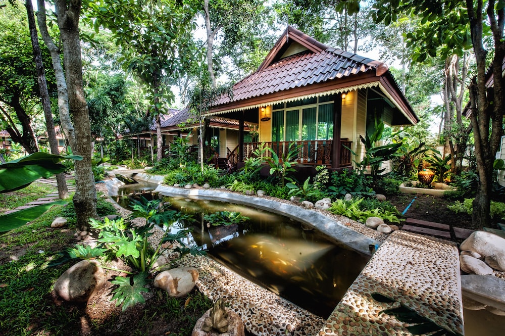 baan nam pen resort