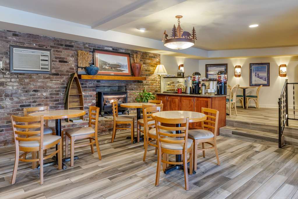 econo lodge cherokee near river park