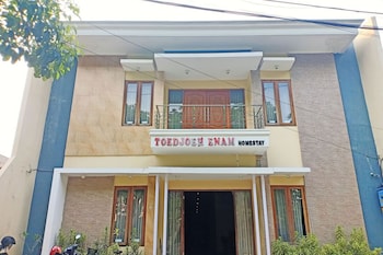 toedjoeh enam homestay syariah