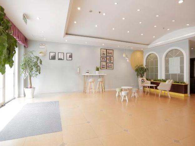 home inn hangzhou xiaoshan yinlong dept renmin road metro station