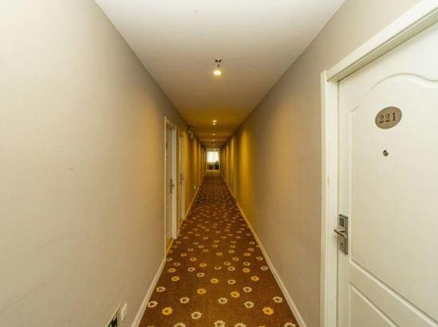 home inn hangzhou xiaoshan yinlong dept renmin road metro station