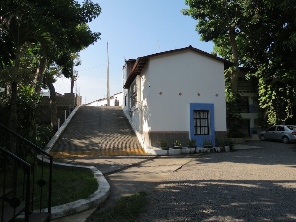 hotel posada comala