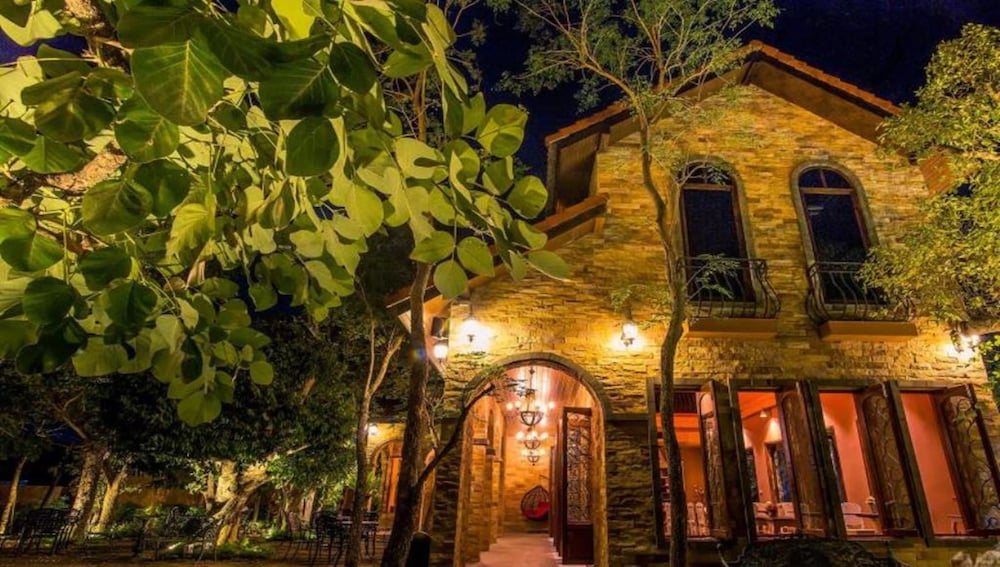 chateau de bear hotel