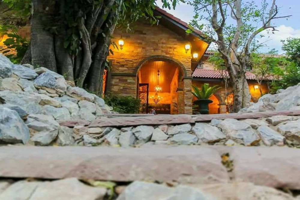 chateau de bear hotel