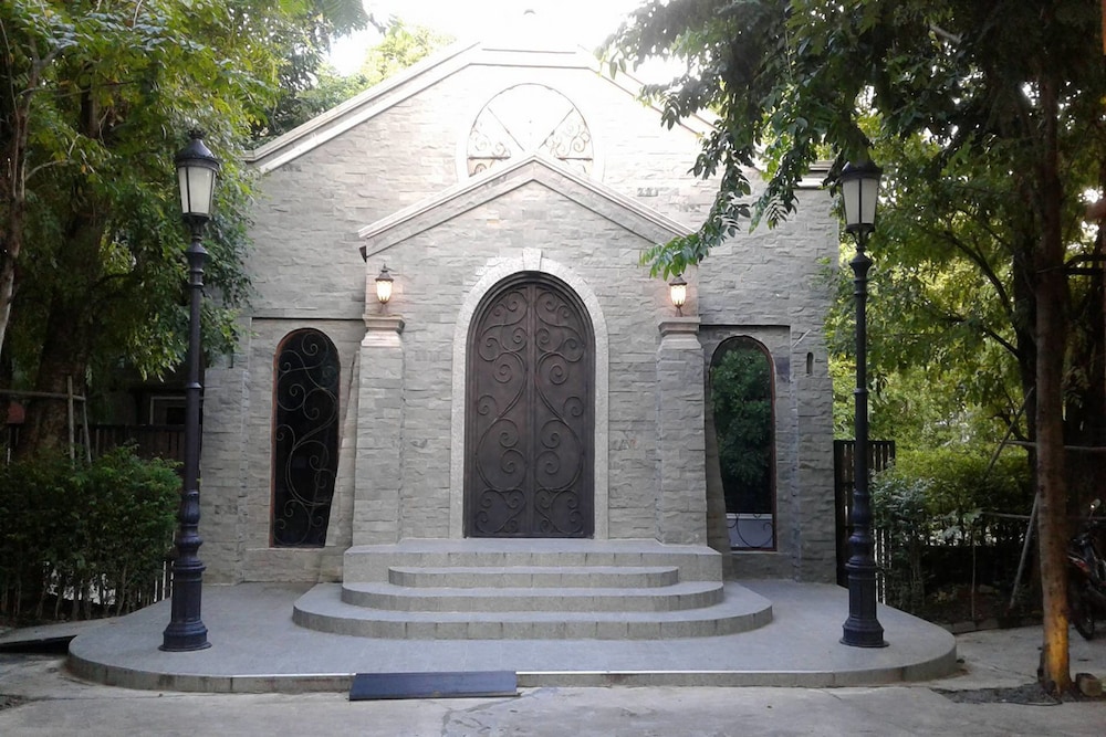 chateau de bear hotel