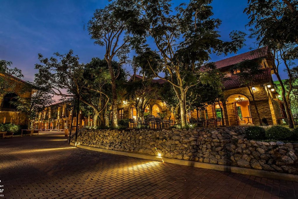 chateau de bear hotel