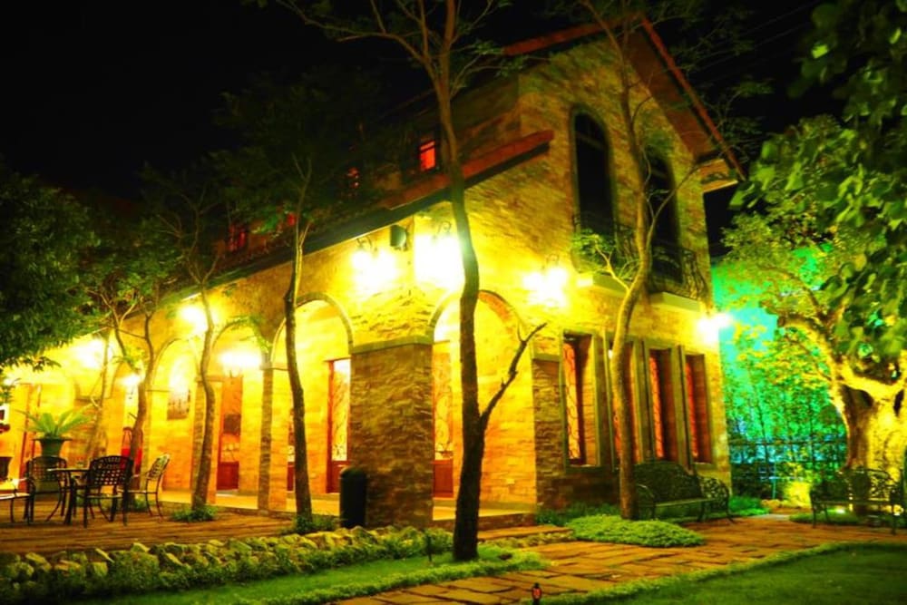 chateau de bear hotel