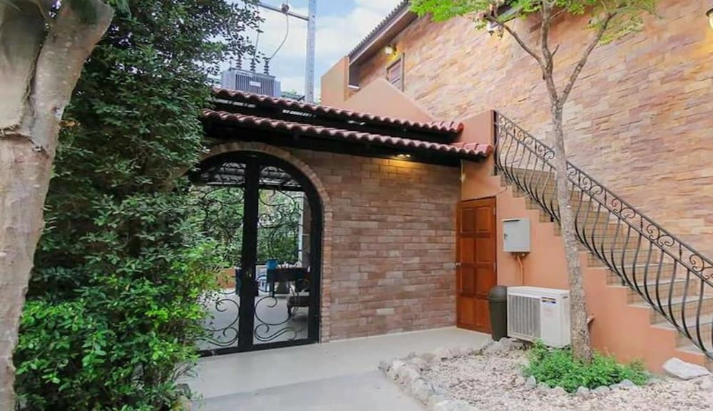 chateau de bear hotel