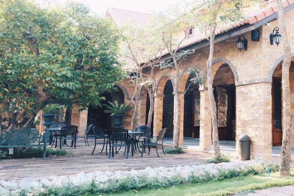 chateau de bear hotel