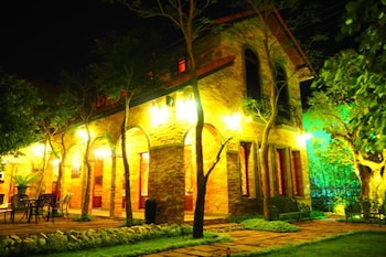 chateau de bear hotel